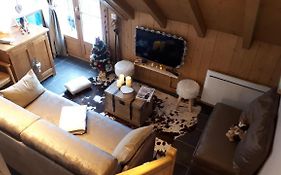 Duplex 6-8 pers, avec garage, WIFI, calme, proche des pistes, top équipé et linges fournis, vue magnifique